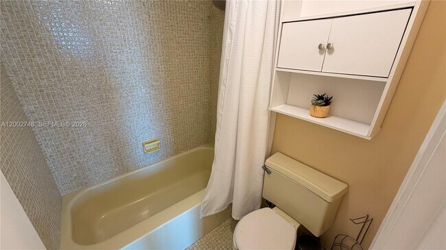 Building Photo - 1351 NE Miami Gardens Dr