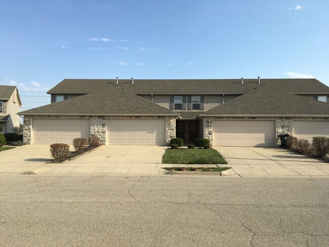 Building Photo - 2295 Shamrock Ln
