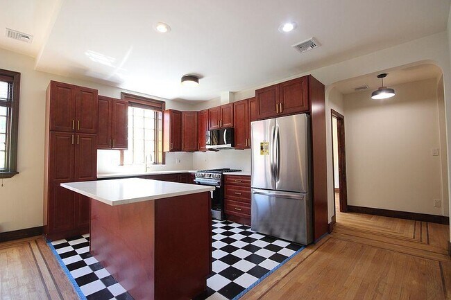 Building Photo - 126 Washington St