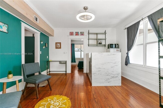 Building Photo - 18 NE 42nd St