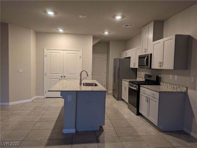 Building Photo - 5240 Sunstone Mesa Dr