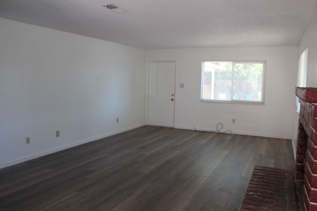 Building Photo - Back On the Rental Market 2 Bedroom Tri-Pl...