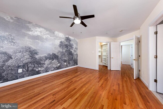 Building Photo - 1308 McLean Crest Ct
