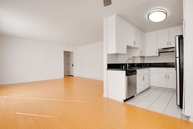 Building Photo - 11666 Mayfield Ave