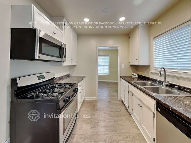 Building Photo - 6741 Amigo Ave