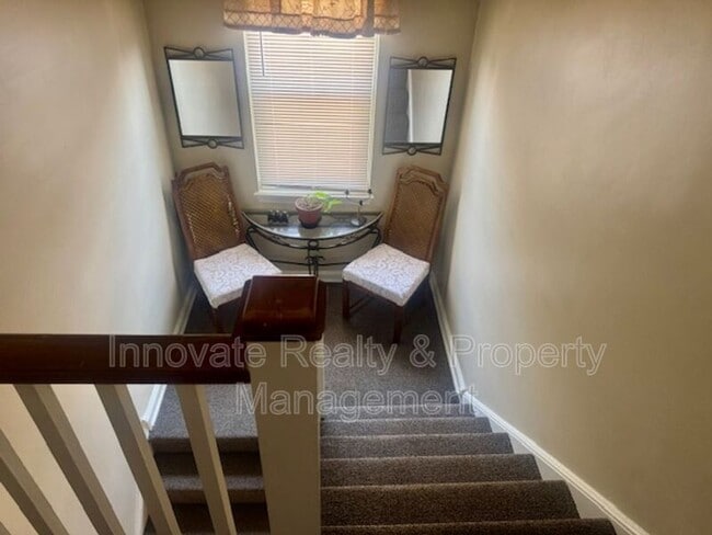 Building Photo - 910 E Sharpnack St