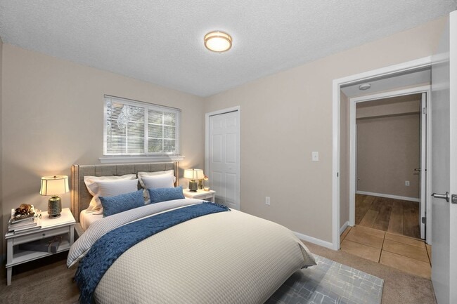 Building Photo - Beautiful executive Townhome