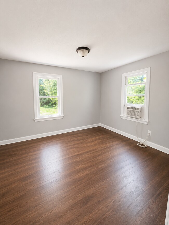 Building Photo - Renovated 2BR Home with Off-Street Parking – Section 8 Welcome!
