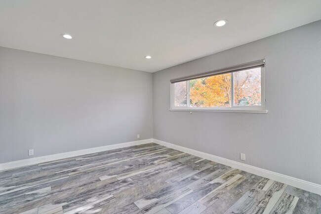 Building Photo - Stunning Single Family Home