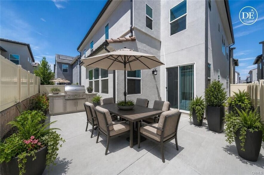Building Photo - 4041 Pomelo Dr