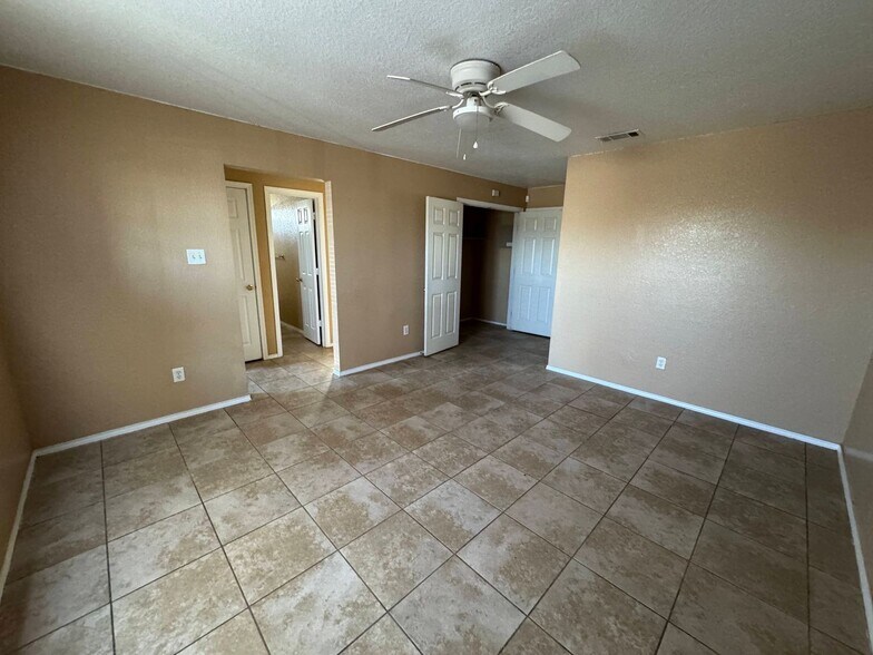 Building Photo - 3203 Toledo Dr