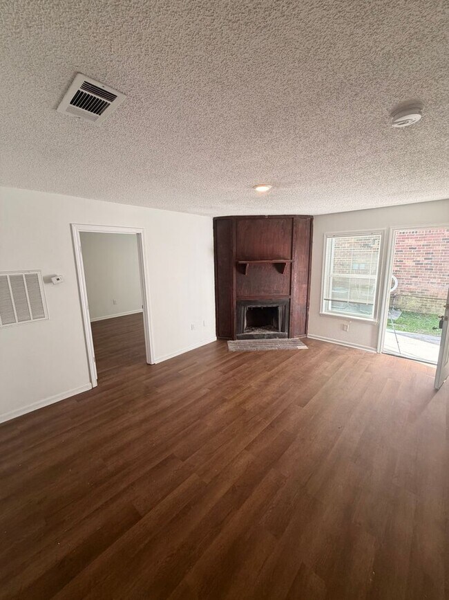 Building Photo - 109 Limoges St