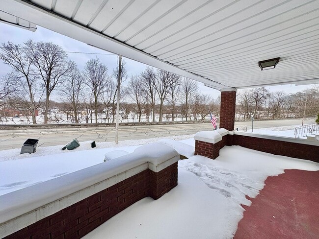 Building Photo - 1318 Lincoln Way East