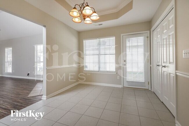 Building Photo - 261 St John Dr