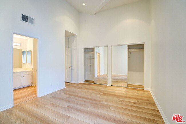 Building Photo - 2405 34th St