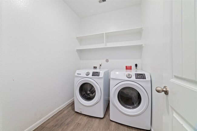 Building Photo - 21430 Poppy Pk Ave