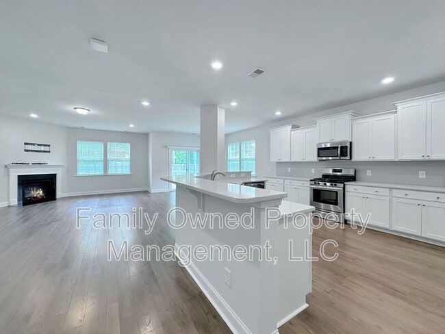 Building Photo - 302 Witch Hazel St