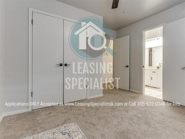 Building Photo - Stunning Yukon 3 Bed 2 Bath Home Available...