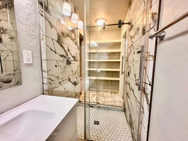 Building Photo - 3 Bed Home OKC - Move in Deposit-Free! (If Qualified)