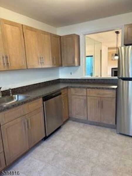 Building Photo - 181 Long Hill Rd