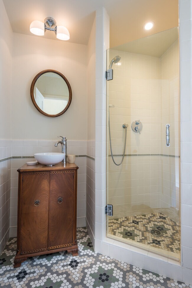 Building Photo - 919 RIVAS CANYON Rd