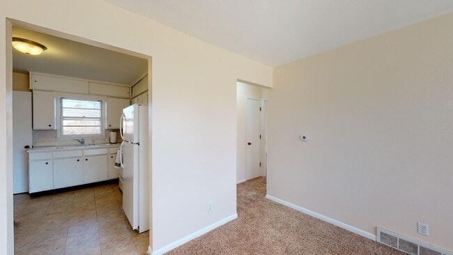 Building Photo - 2226 Melrose Ave