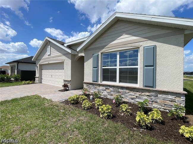 Building Photo - 1321 NE 9th St