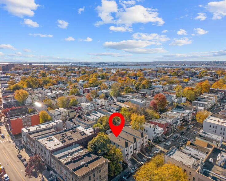 Building Photo - 71 Woodlawn Ave