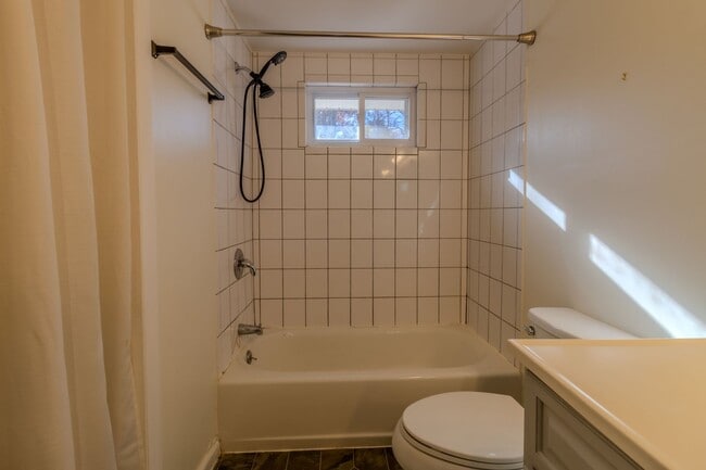 Building Photo - Classic Ranch Just Minutes from TC’s Best