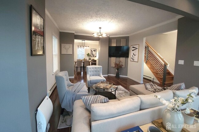 Building Photo - 425 W Broad St