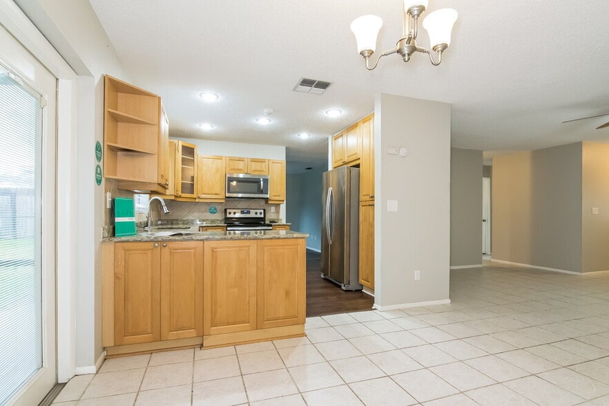 Building Photo - 545 5th St SE