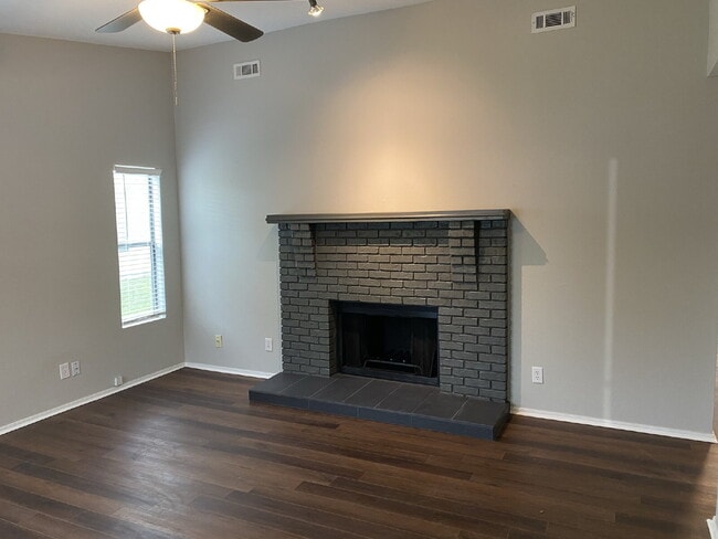Building Photo - 3407 W Wood St