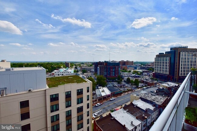 Building Photo - 930 Wayne Ave