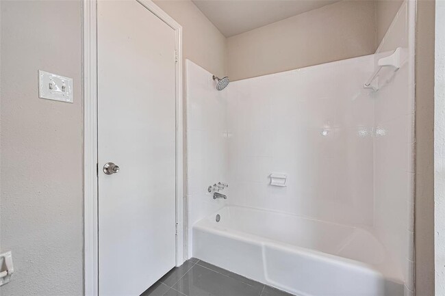 Building Photo - 10815 Creektree Dr