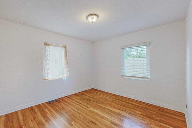 Building Photo - 1314SF Ridgecrest Brick 2 Bedroom  1 Bath ...