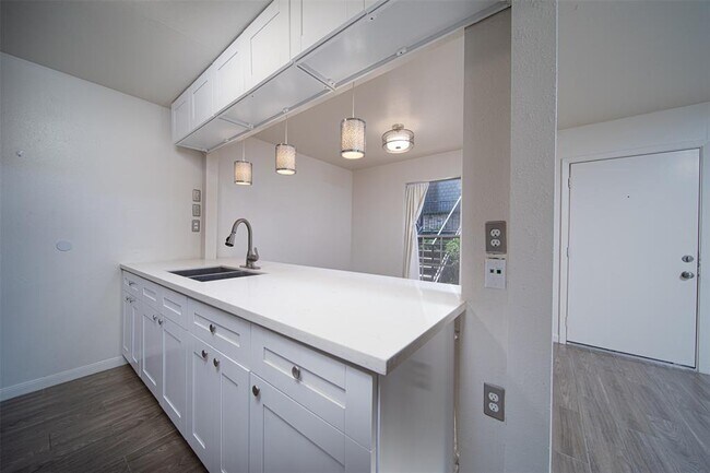 Building Photo - 8931 Gaylord Dr