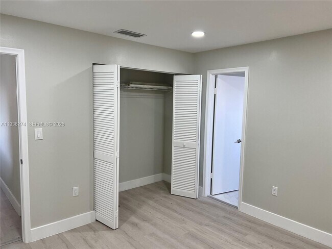 Building Photo - 1331 SW 124th Ct