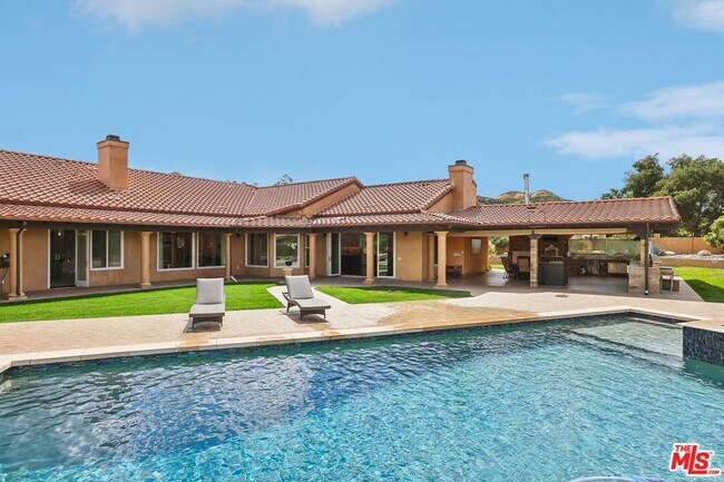 Building Photo - 27048 Triumph Ave