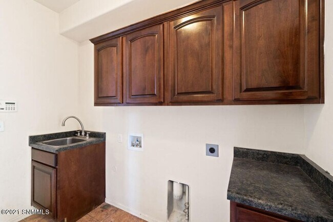 Building Photo - $500 off first months rent, Beautiful Home...