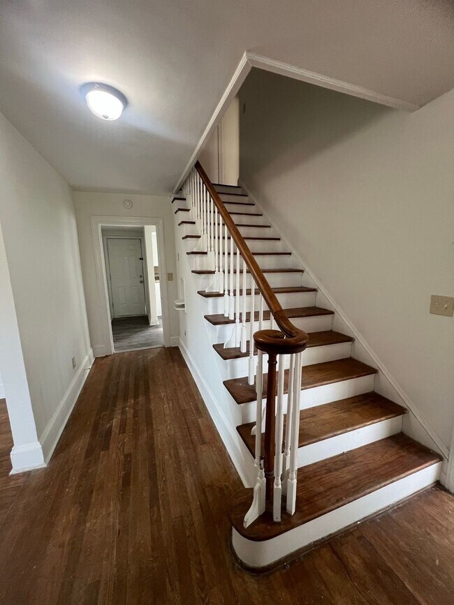 Building Photo - Spacious 4-Bedroom Brick Home with Hardwood Floors and Walk-In Closet