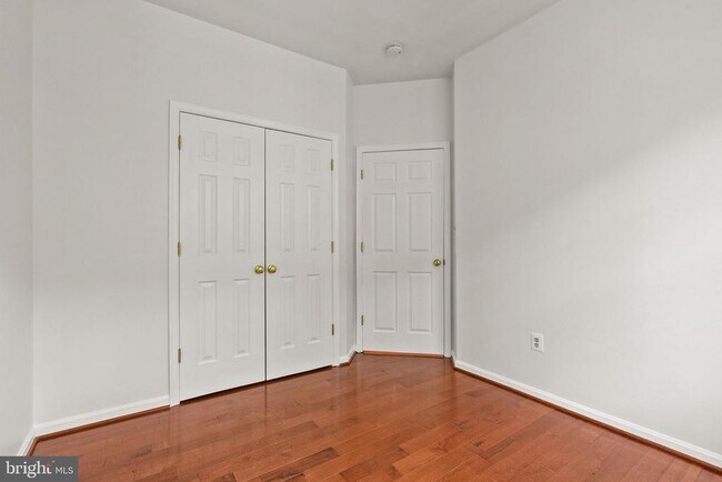 Building Photo - 13044 Town Commons Dr