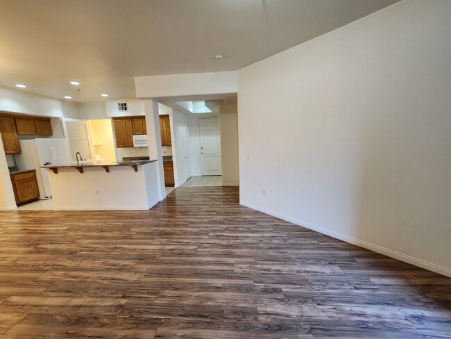 Building Photo - Gorgeous 2 Bedroom 2 Bath Manhattan Condo ...