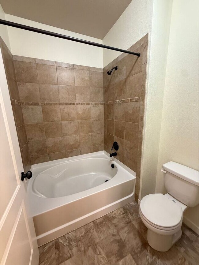 Building Photo - Fantastic 2 Bedroom, 2 Bath Ground Level Condo With Detached Garage in Loveland, Colorado