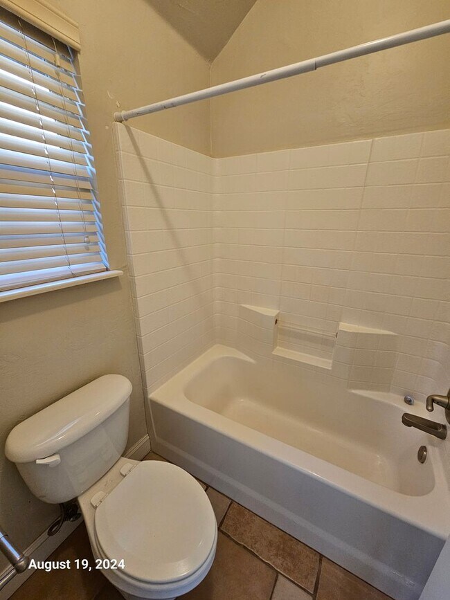 Building Photo - 3 (Bed)/2.5 (Bath) w/ Storm Shelter and Po...