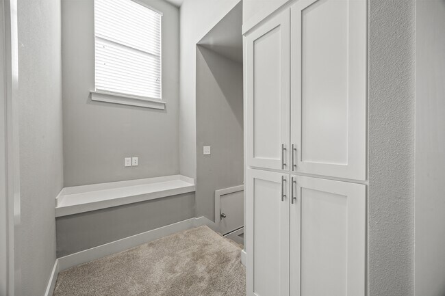 Building Photo - 2051 S Florida Way