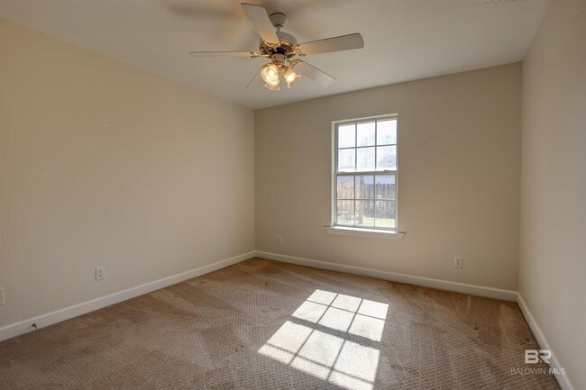 Building Photo - 200 Hawthorne Cir