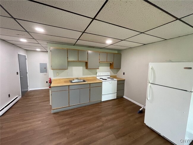 Building Photo - 83 E Main St