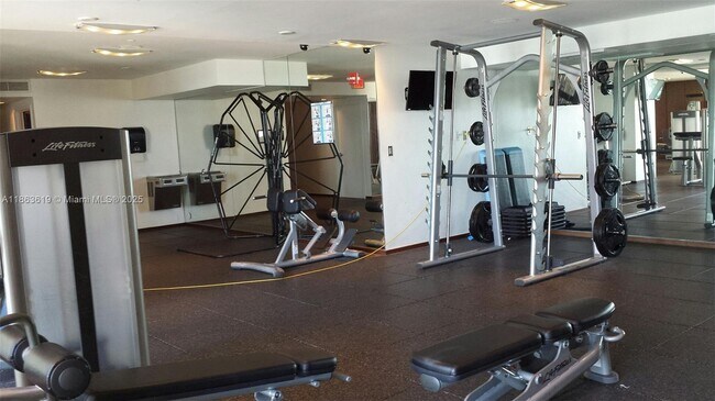 Building Photo - 325 S Biscayne Blvd