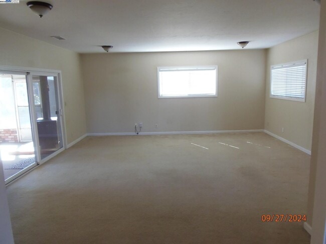 Building Photo - 8320 Davona Dr