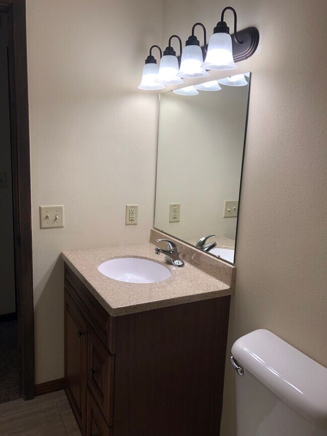Building Photo - 616